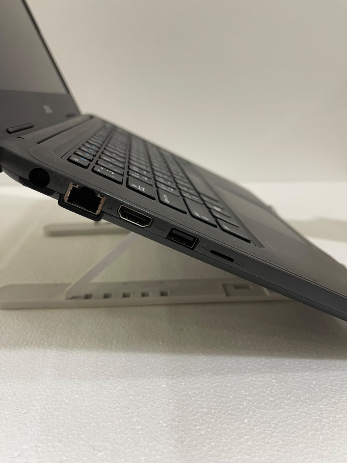 Dell Latitude 3380 | Core i5 7th Gen | 8GB RAM | 256GB SSD | Original Charger