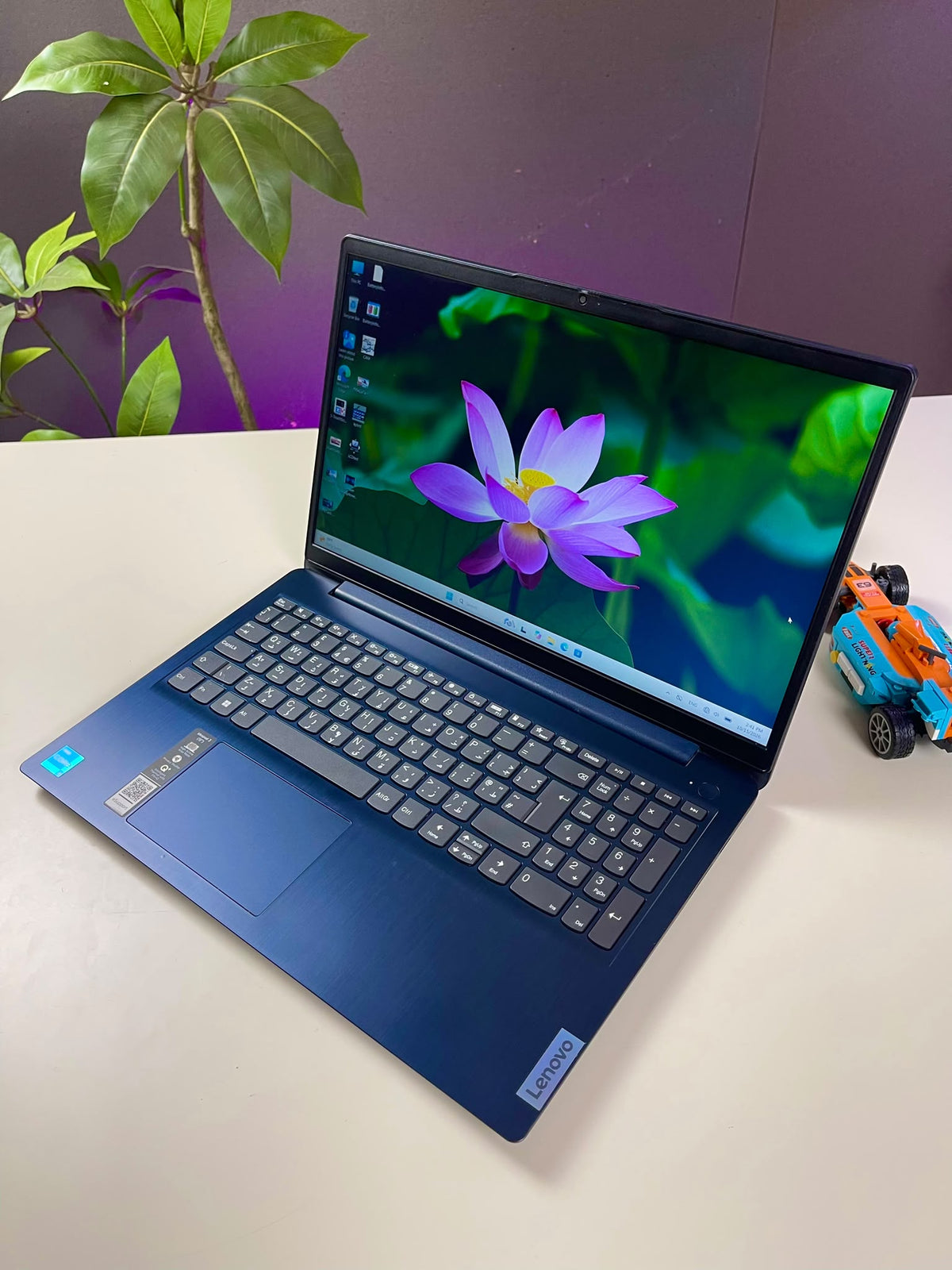 Lenovo IdeaPad Slim 3 | Core i5-1155G7 الجيل الحادي عشر | 8GB DDR4 | 256GB SSD