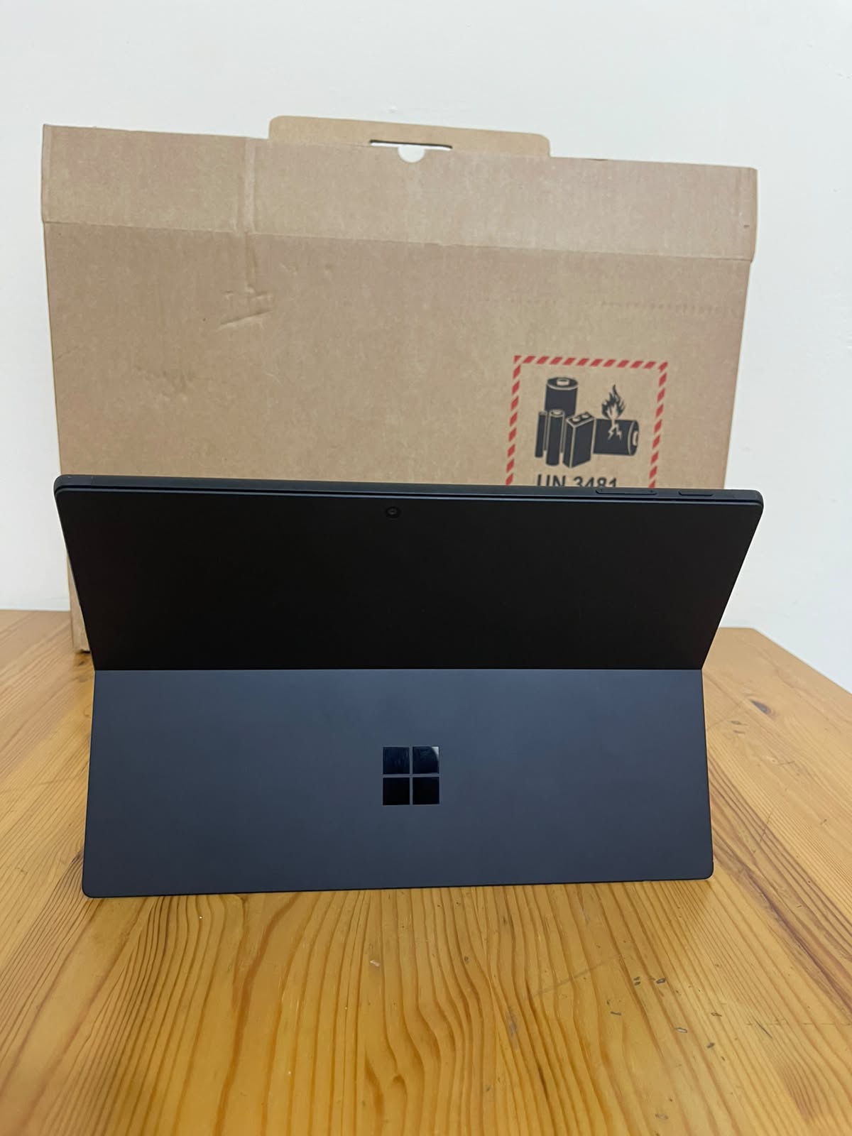 Microsoft Surface Pro 7 | Core i7 10th Gen | 8GB RAM | 256GB SSD | PixelSense Touch | Original Charger